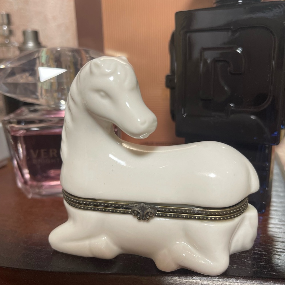Vintage Greenbrier Int'l Horse Box Jewelry Trinket